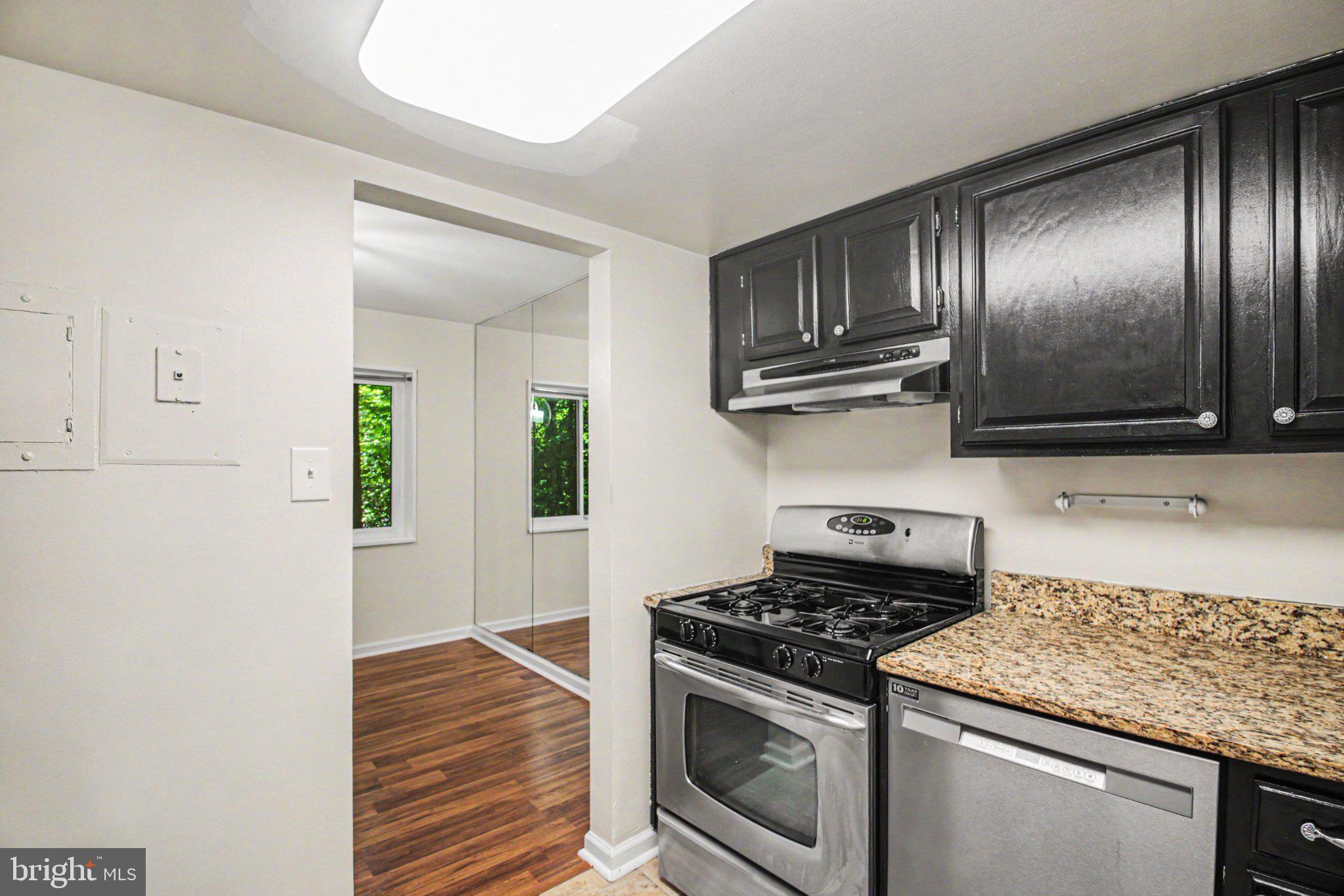 NORTHGATE SQUARE - Residential