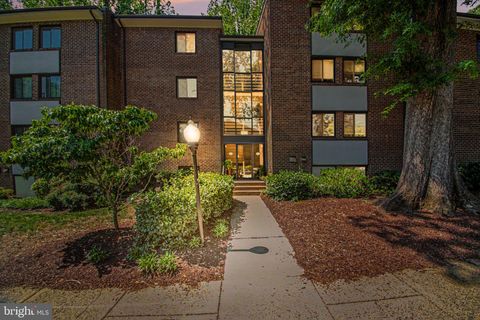 Photo of 1417 Northgate Square #1A, RESTON, VA 20190 (MLS # VAFX2314568)