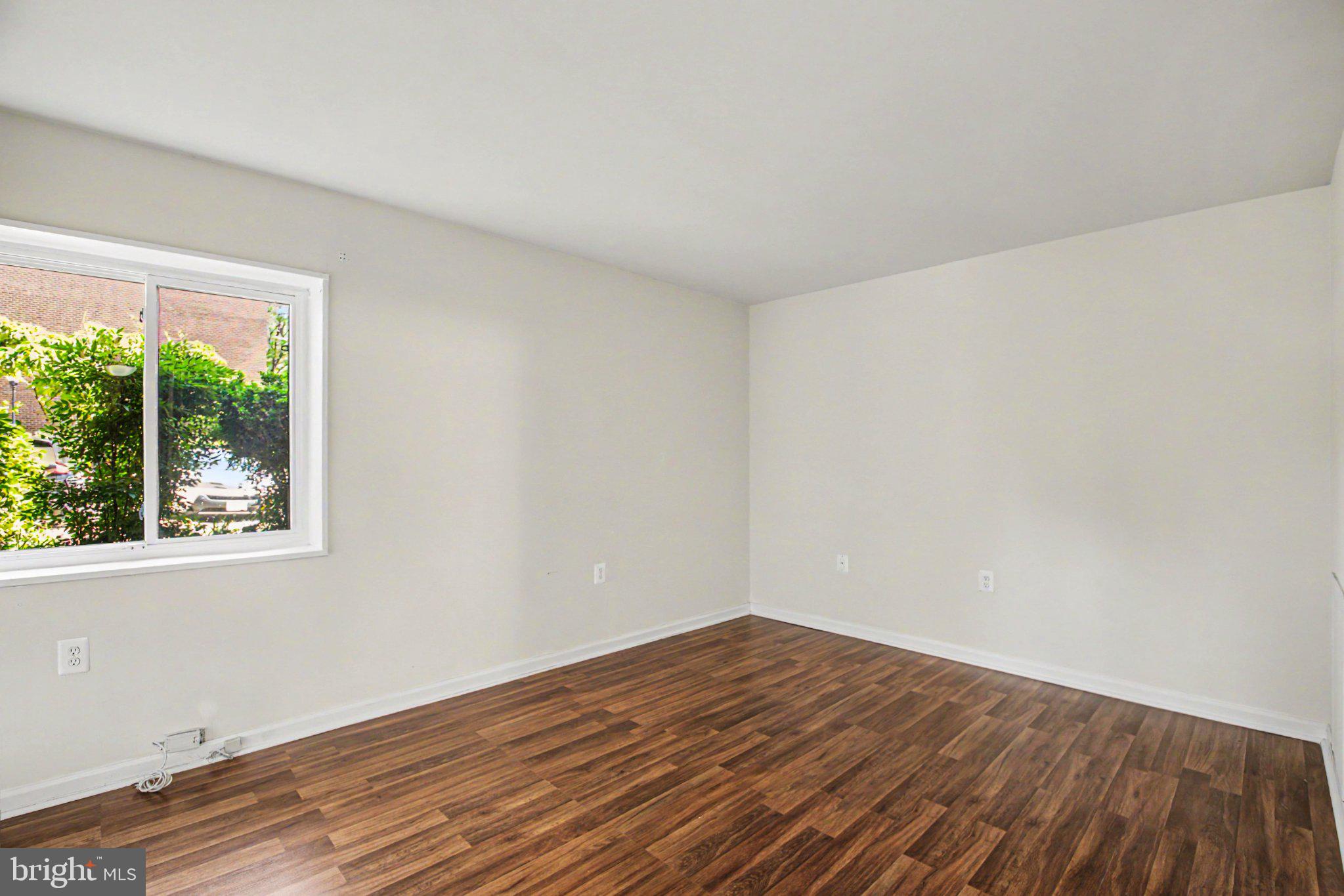 NORTHGATE SQUARE - Residential