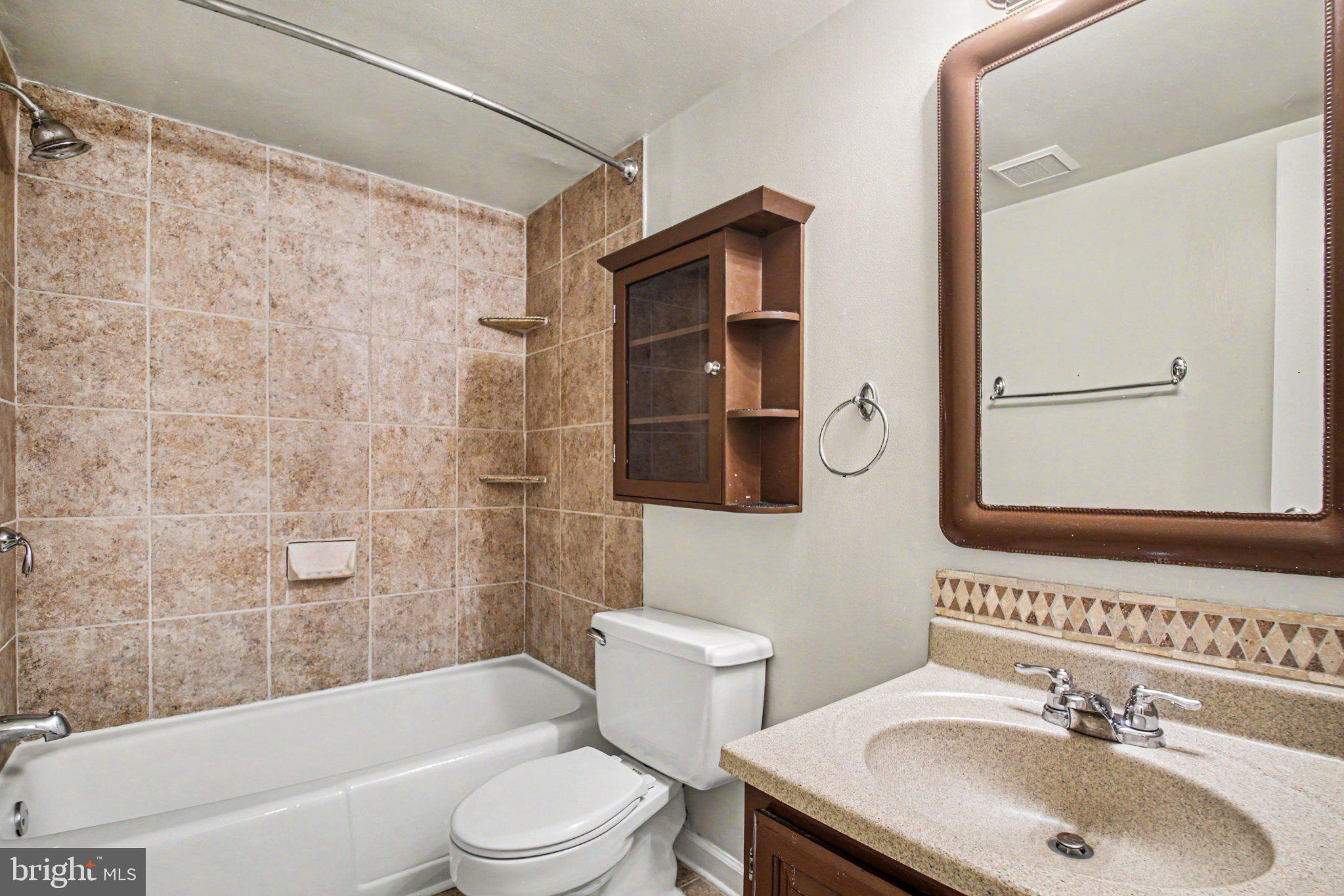 NORTHGATE SQUARE - Residential