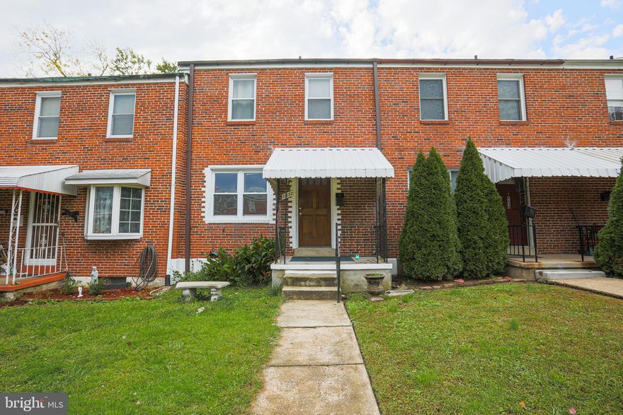 Move right into to this beautifully updated home! Hardwood floors throughout the home. Updated kitchen with granite countertops and stainless steel appliances. Bathroom on the upper level has been renovated with tile. The roof and all utilities have been updated within the last 3 years. Outside you have a nice flat backyard for all your entertaining needs. See now before it's gone!!