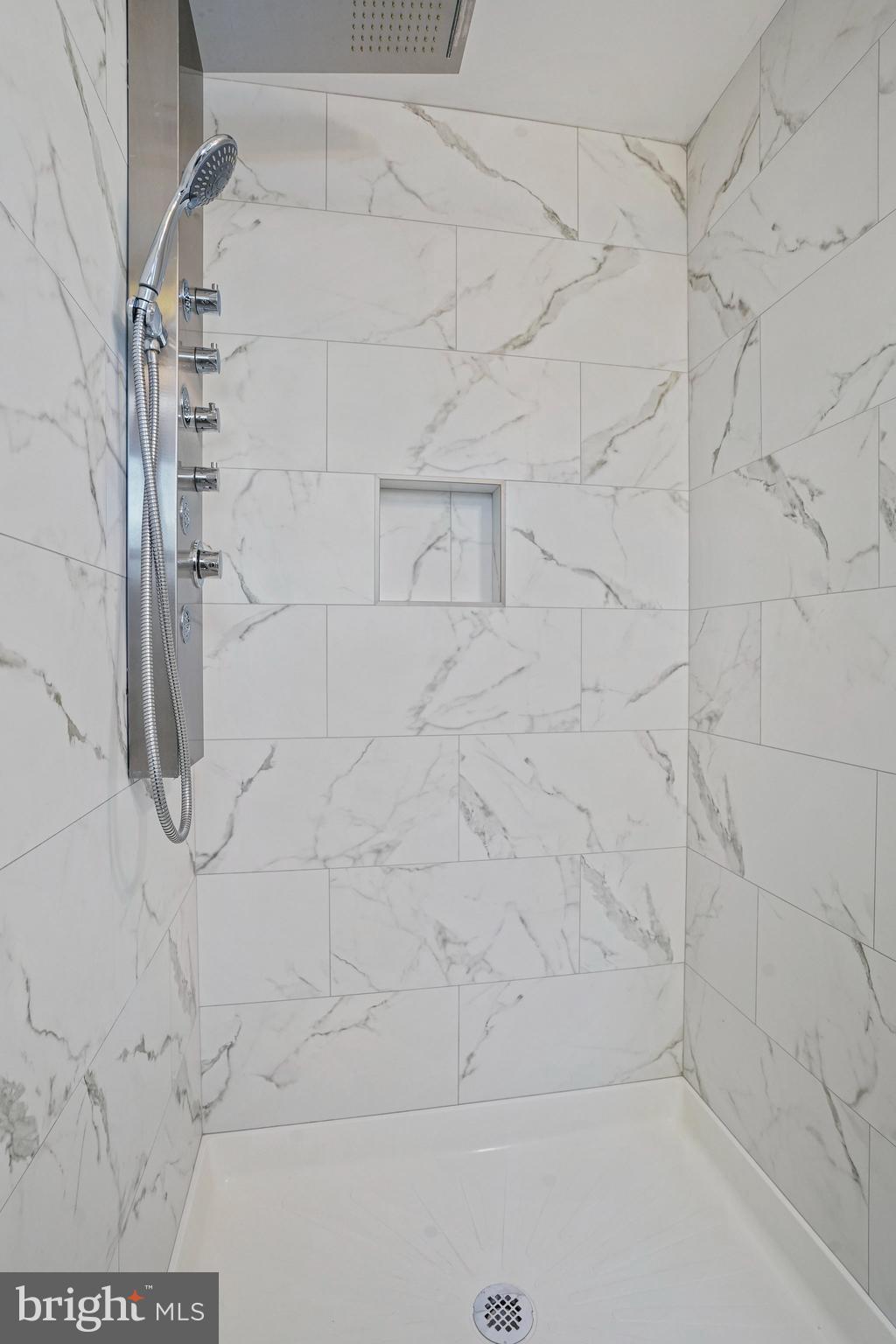 COLLEGE GARDENS - Residential Lease