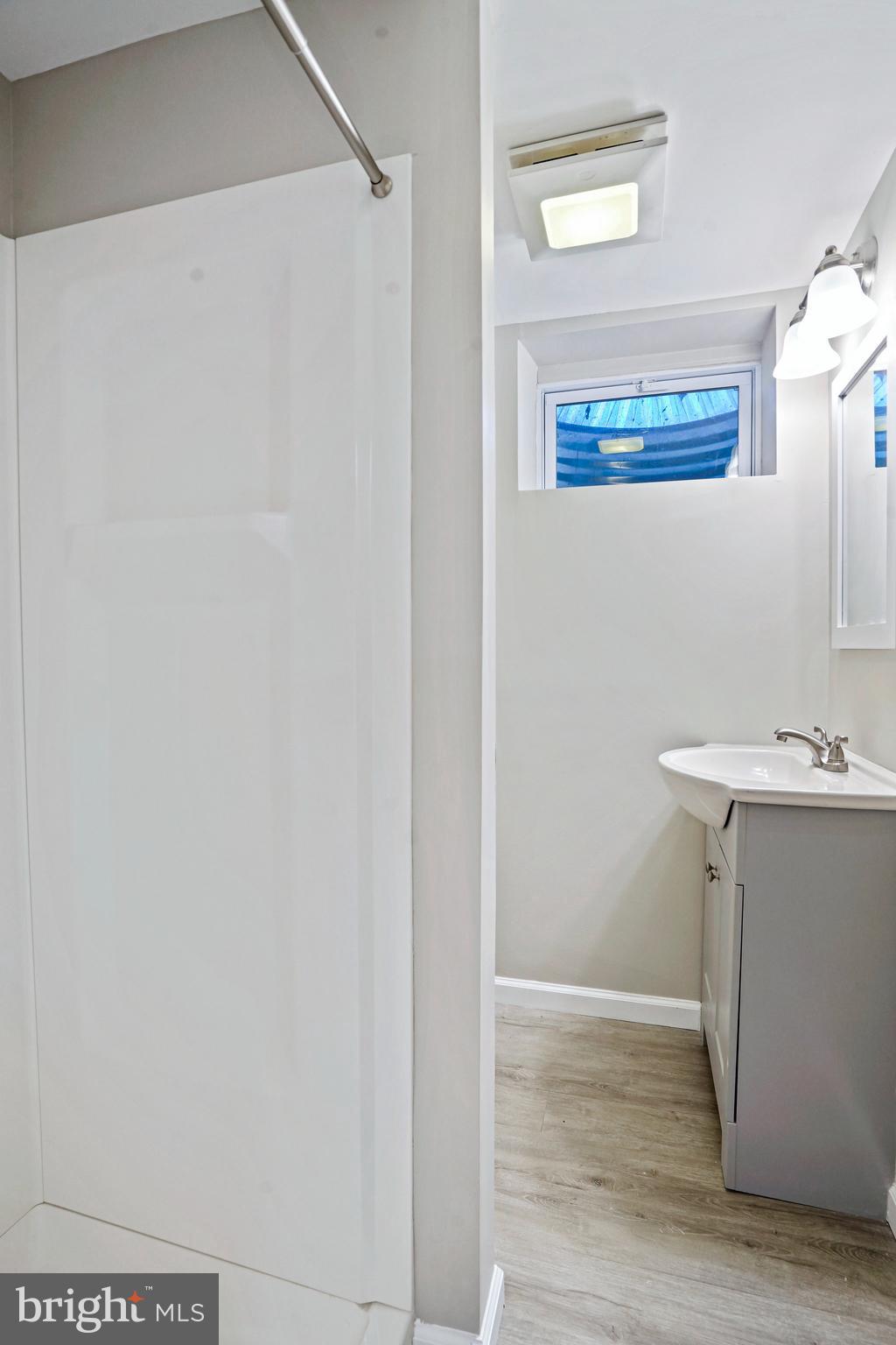 COLLEGE GARDENS - Residential Lease