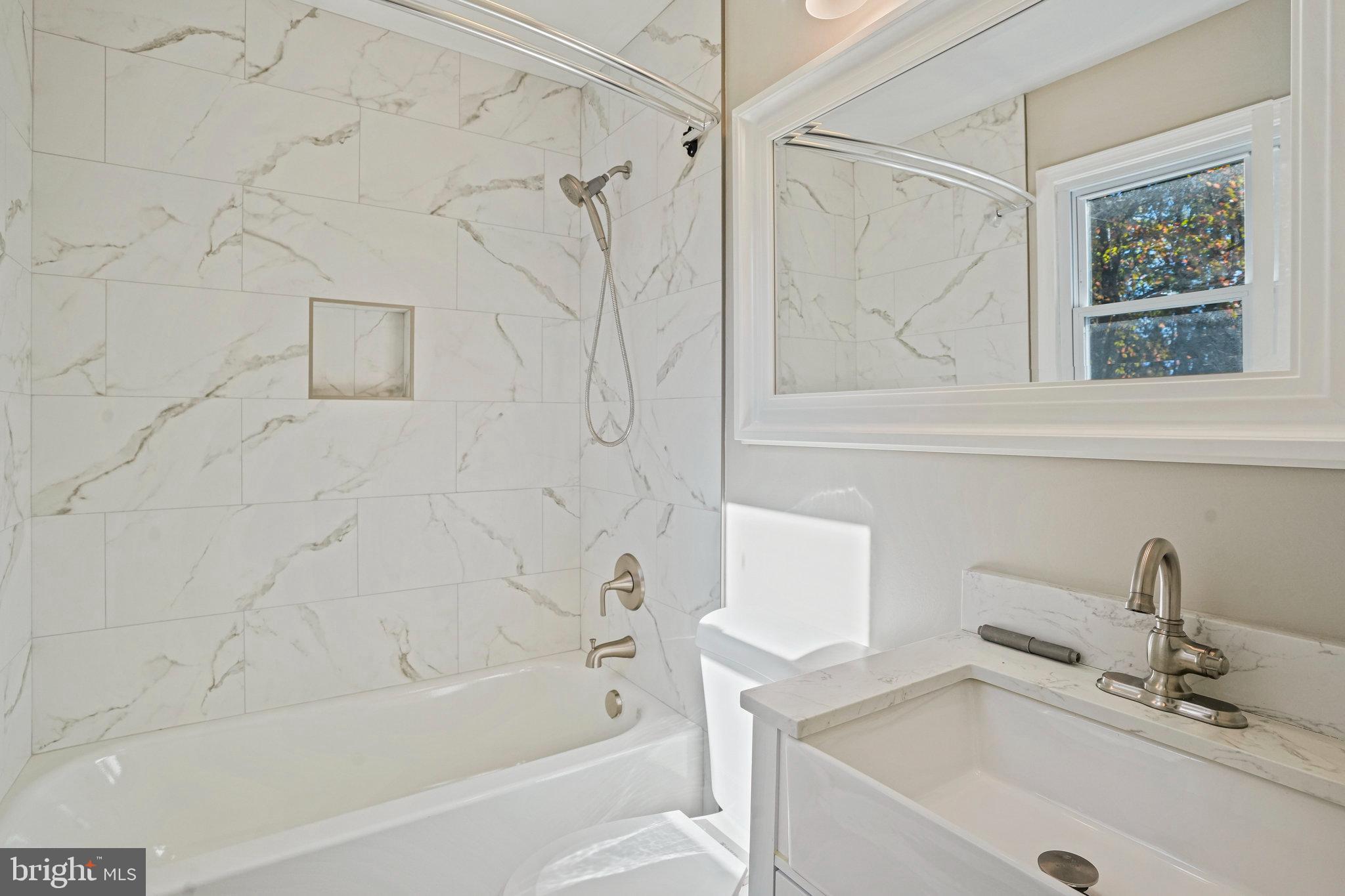 COLLEGE GARDENS - Residential Lease