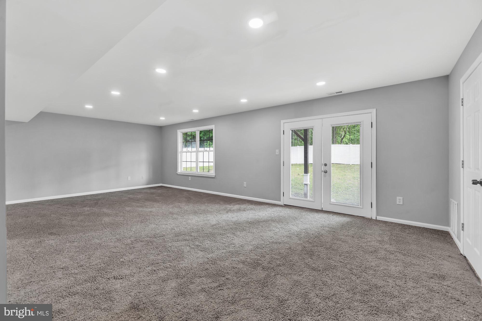 MIDDLE RIVER - Residential