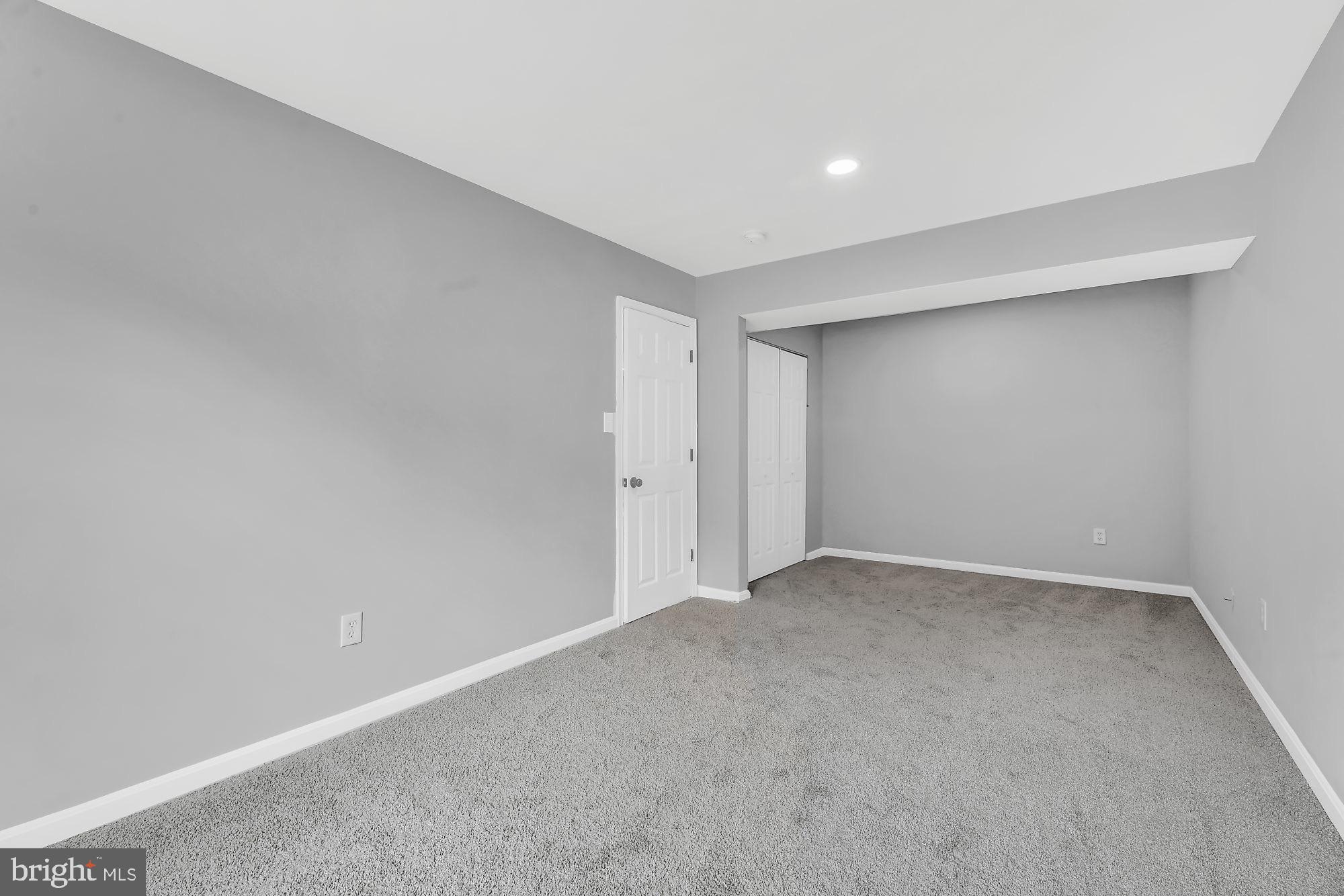 MIDDLE RIVER - Residential