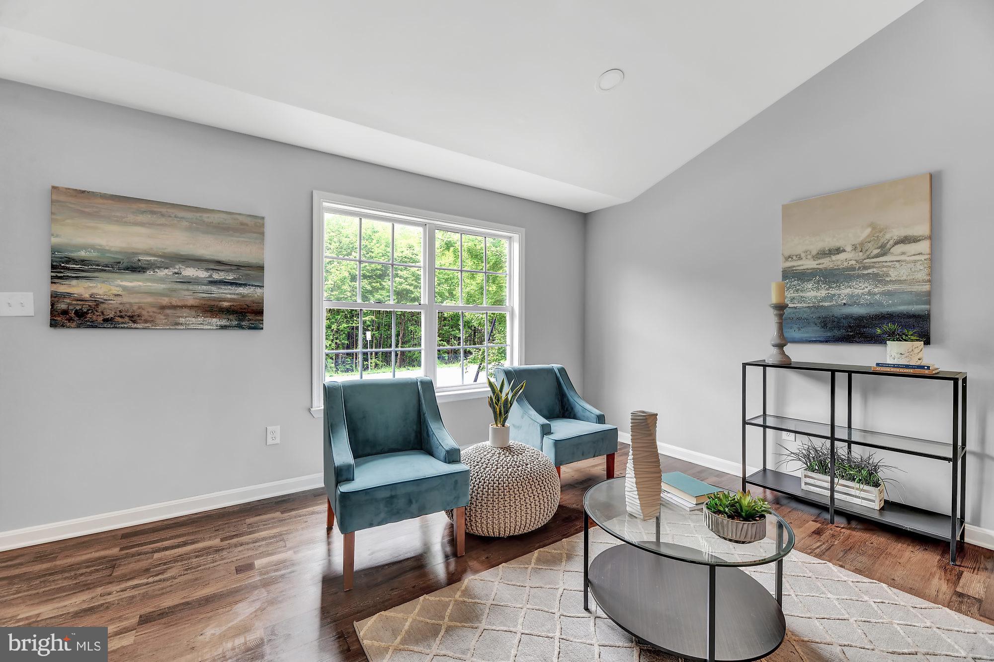 MIDDLE RIVER - Residential