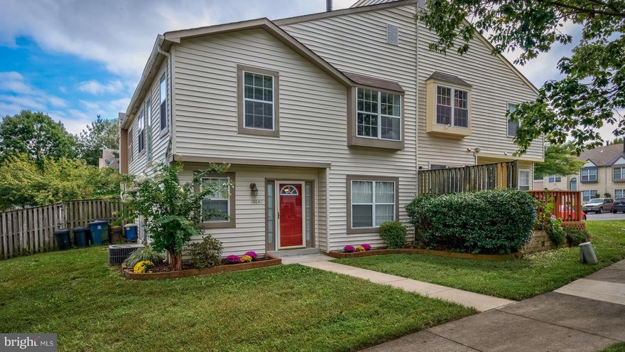 Beautiful, Newly Renovated !! Brand New Stainless Steel Appliances, Fresh New Paint Entire House, Brand New Granite Counter-tops, Brand New Carpet Entire House, Walk to Shopping Center. Great Location and Neighborhood.... MOVE-IN READY!!! Hurry, it won't last long.