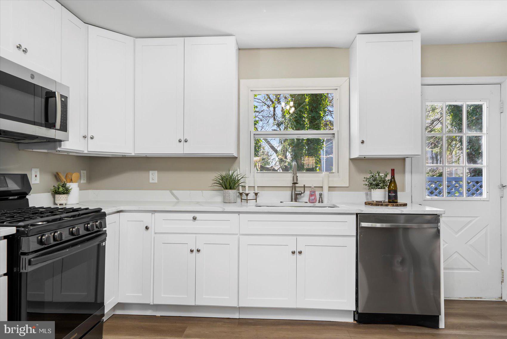 LAURAVILLE HISTORIC DISTRICT - Residential