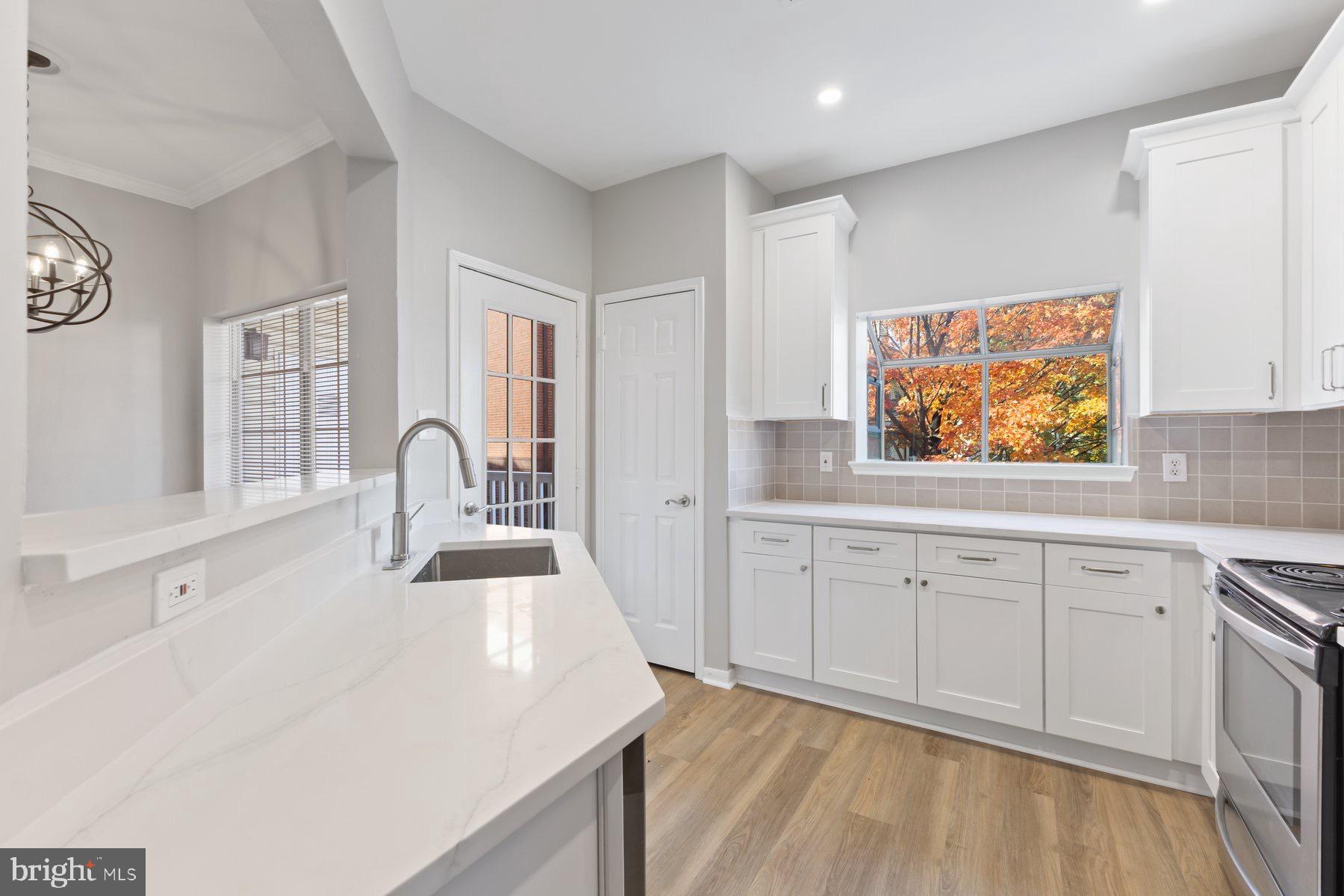 678 GATEWAY DRIVE SE 911