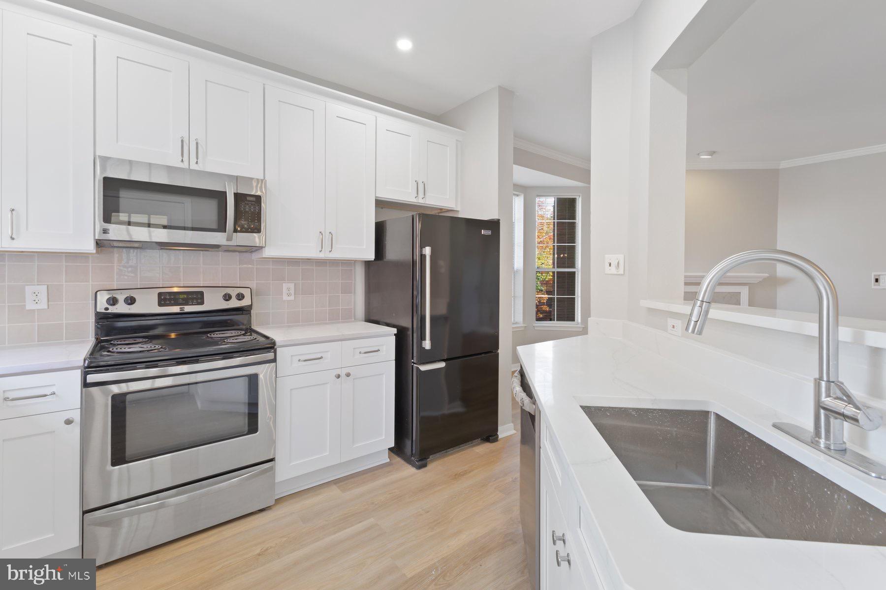 678 GATEWAY DRIVE SE 911