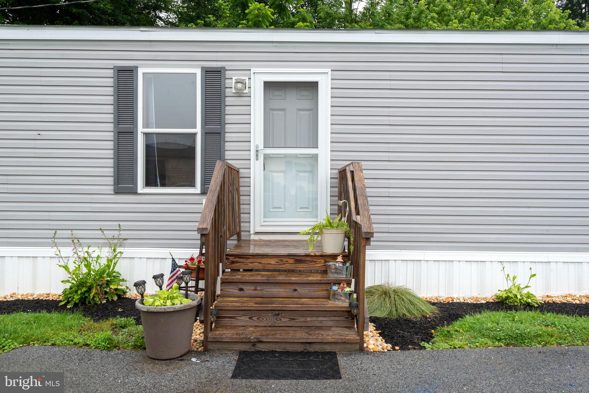 6 BRACKBILL COURT