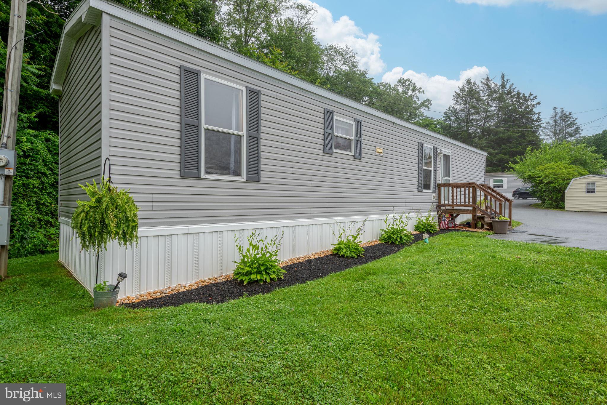6 BRACKBILL COURT
