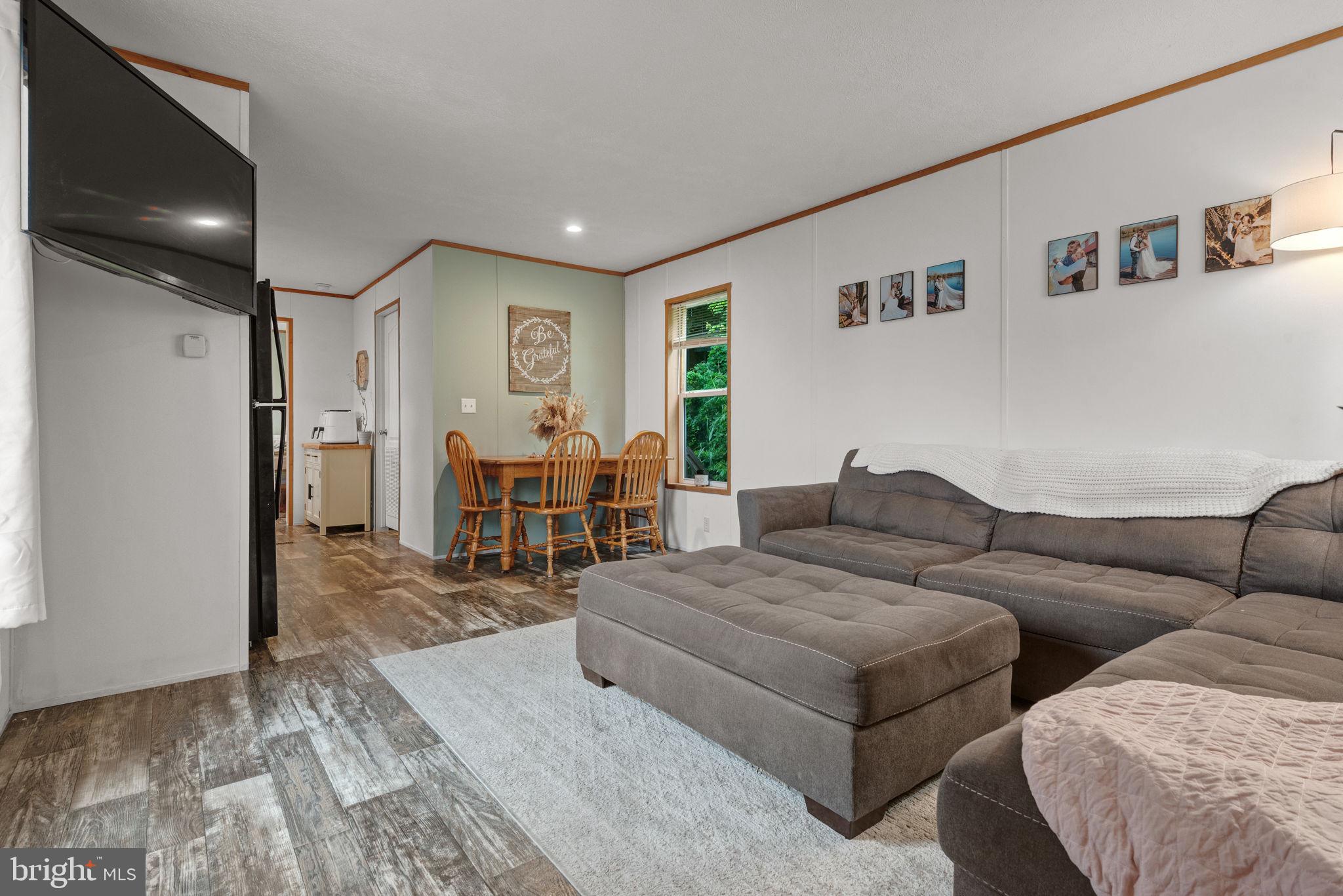 6 BRACKBILL COURT