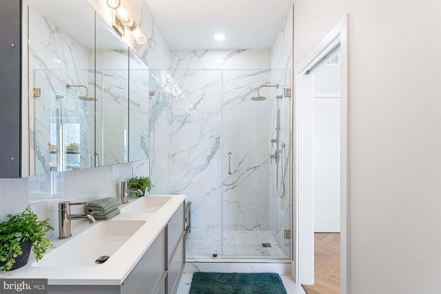 1516 EAST CAPITOL STREET NE F