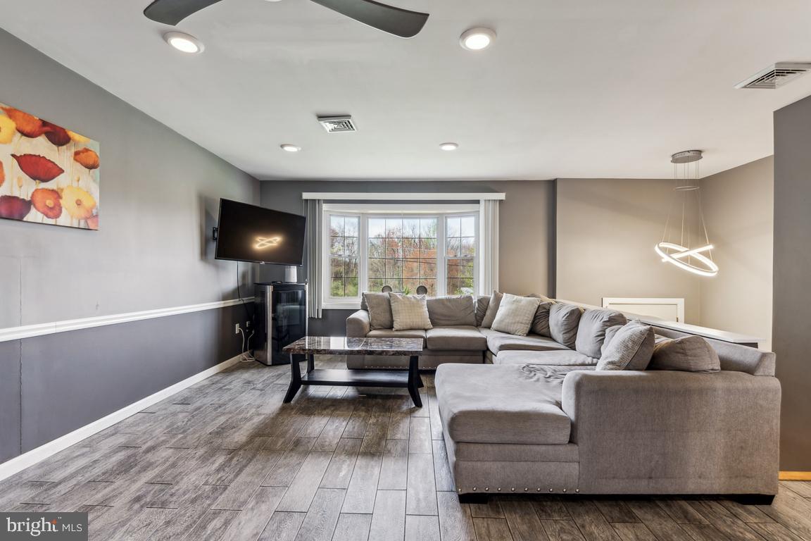 SKYLINE VIEW - Residential