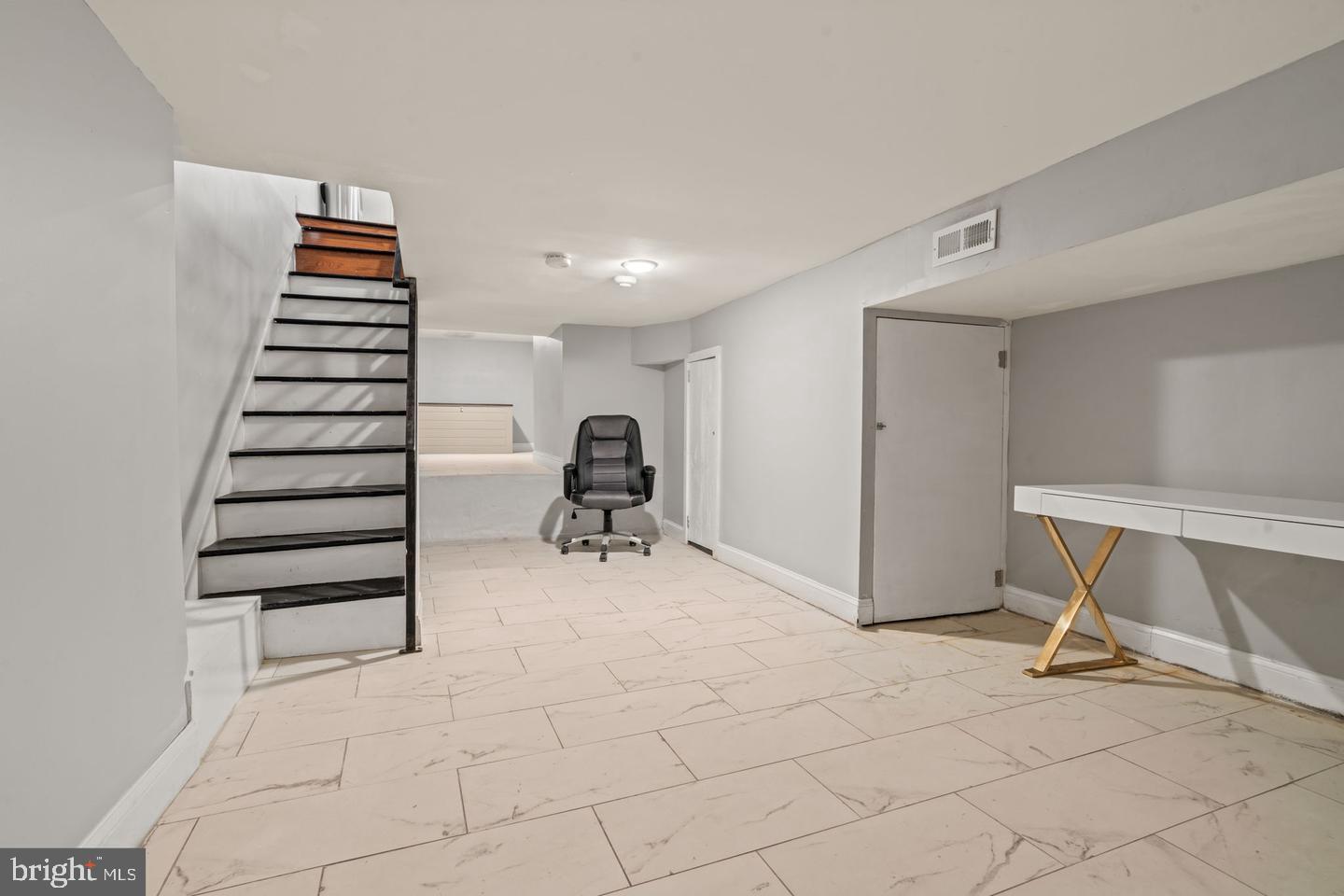 STRAWBERRY MANSION - Residential Lease