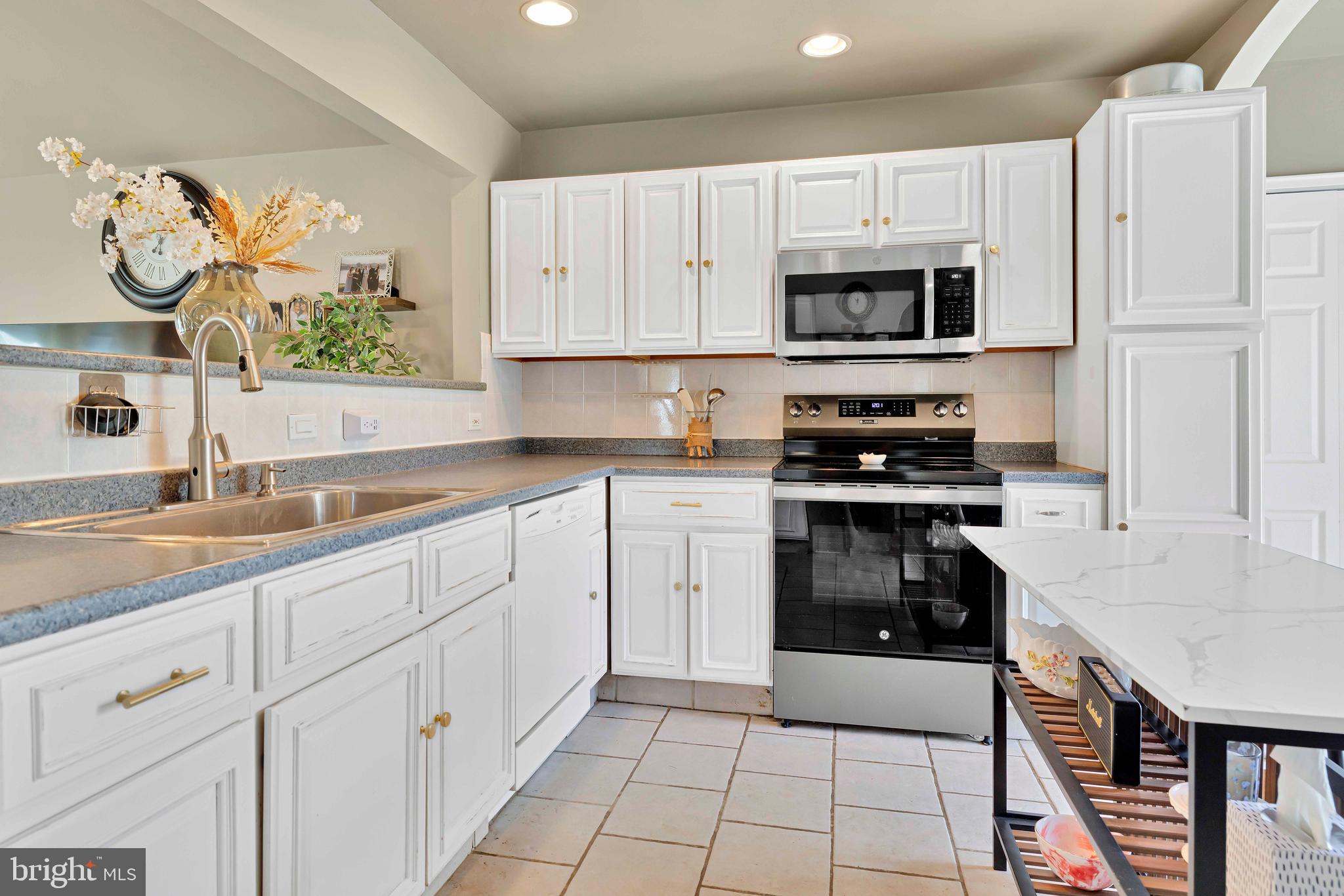 FOX CHASE - Residential