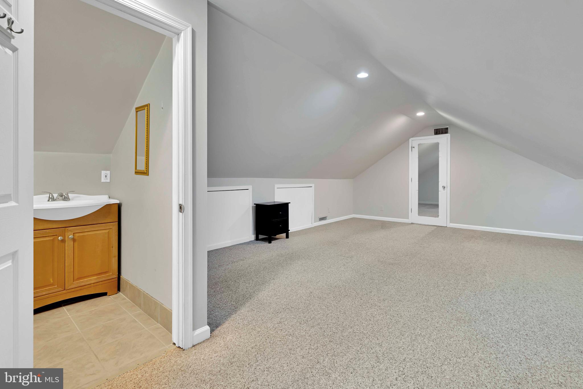 FOX CHASE - Residential