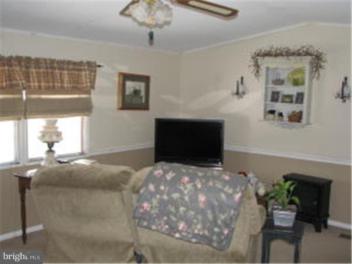 COUNTRY ACRES GOLD - Residential