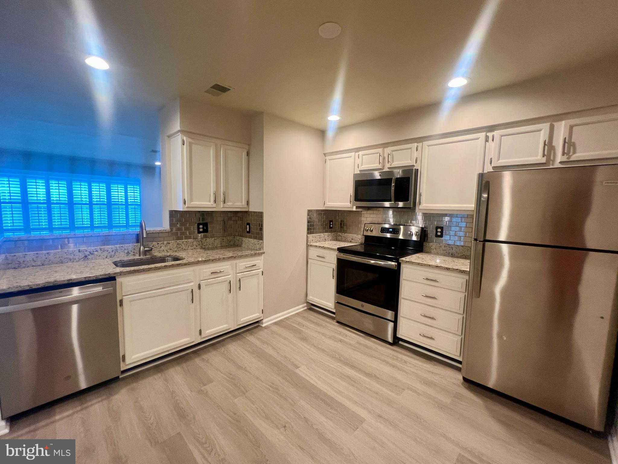 KINGSTOWNE - Residential Lease