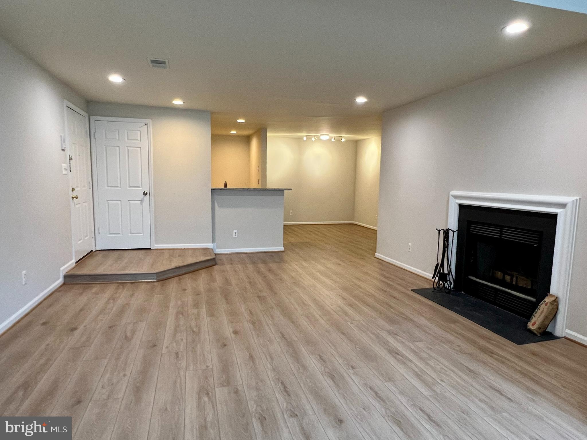 KINGSTOWNE - Residential Lease