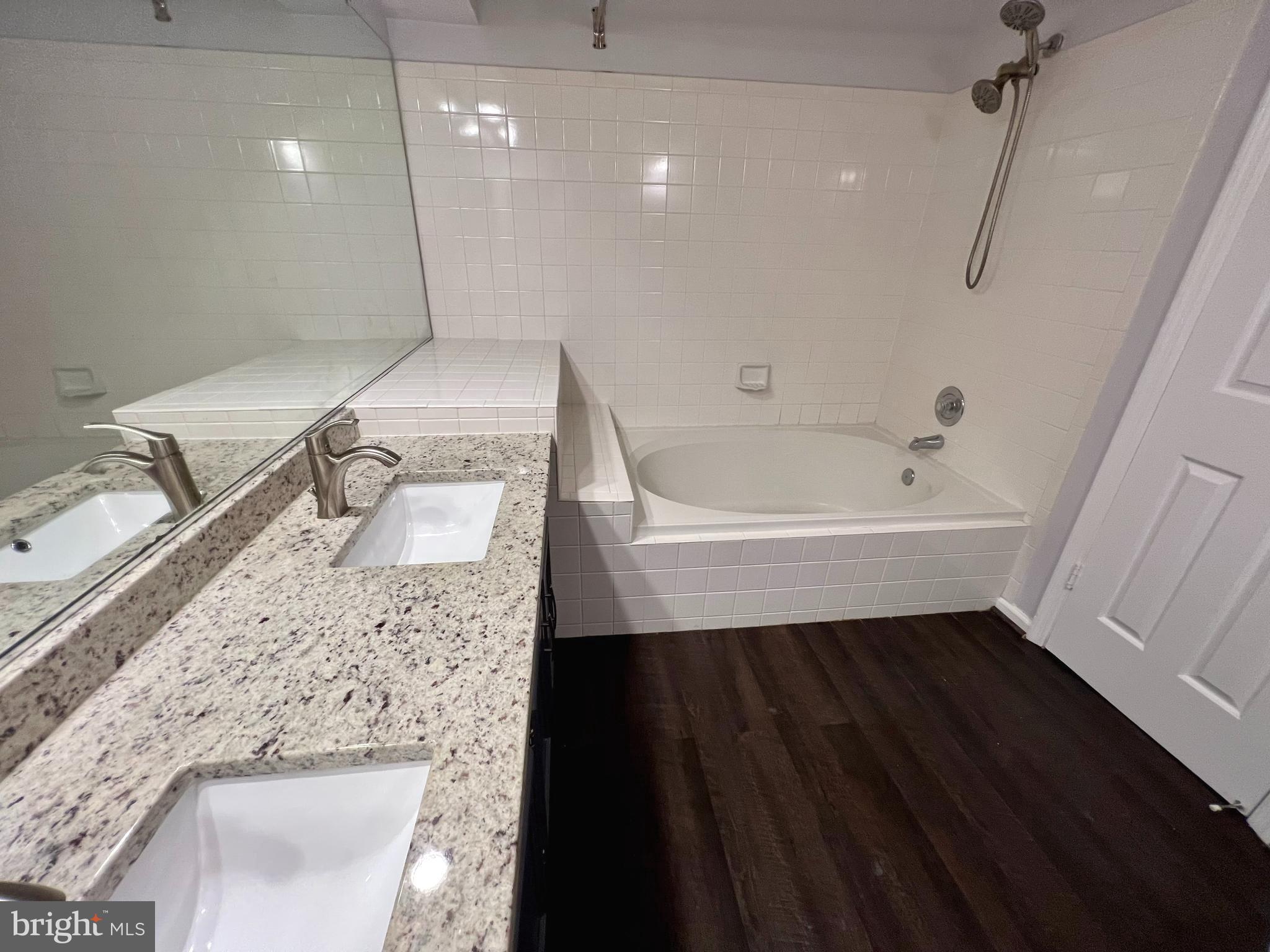 KINGSTOWNE - Residential Lease