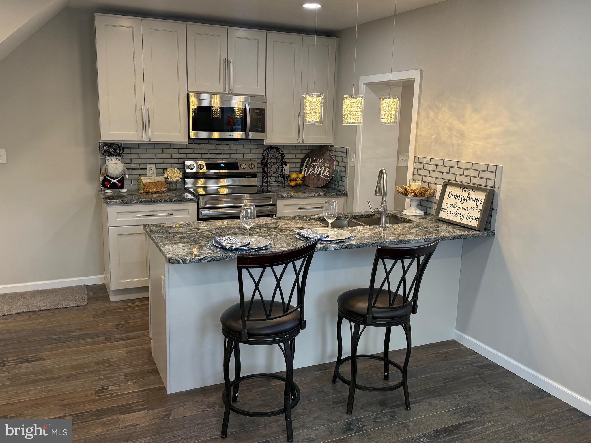 EAST FALLS - Residential