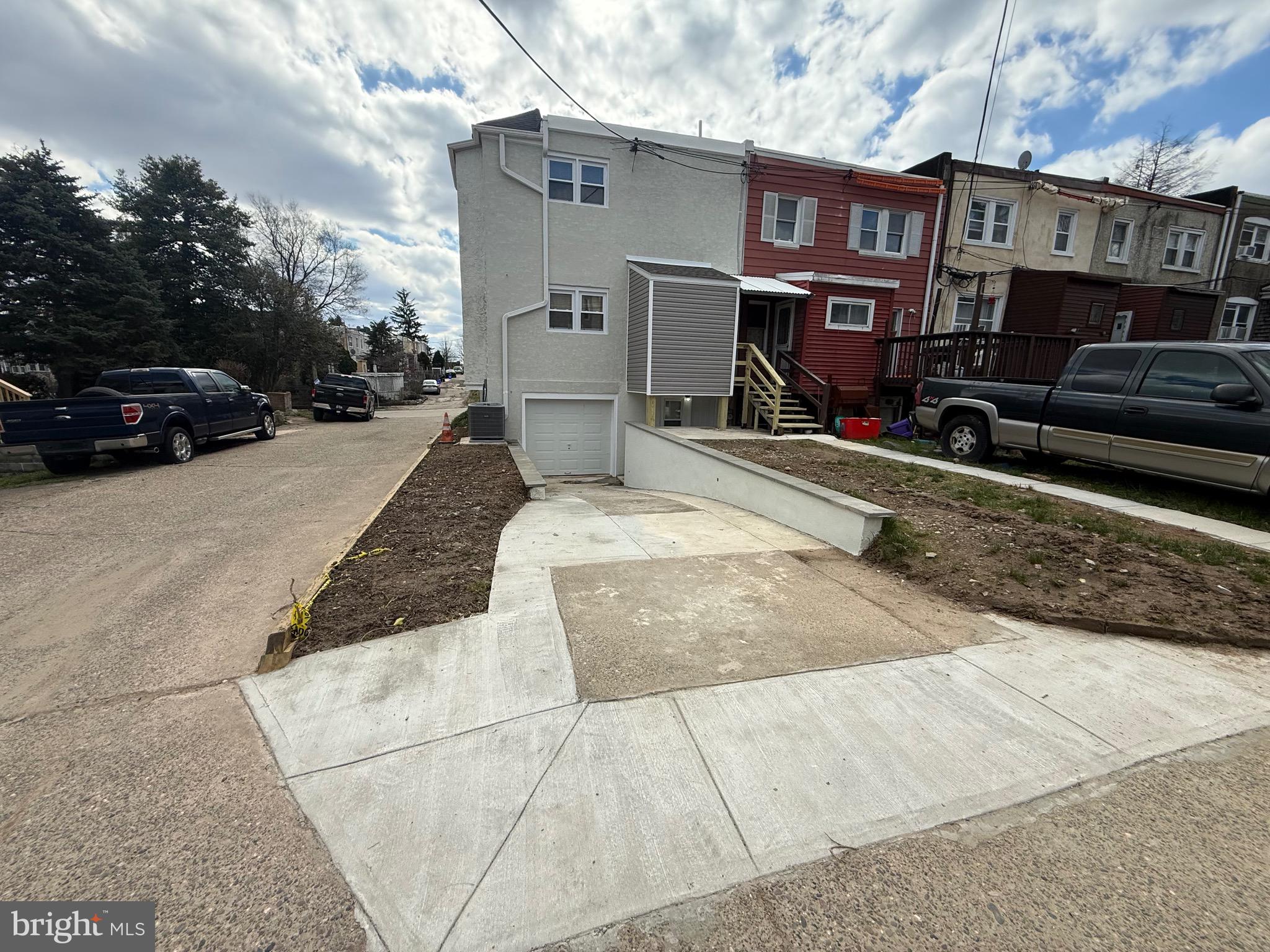 EAST FALLS - Residential