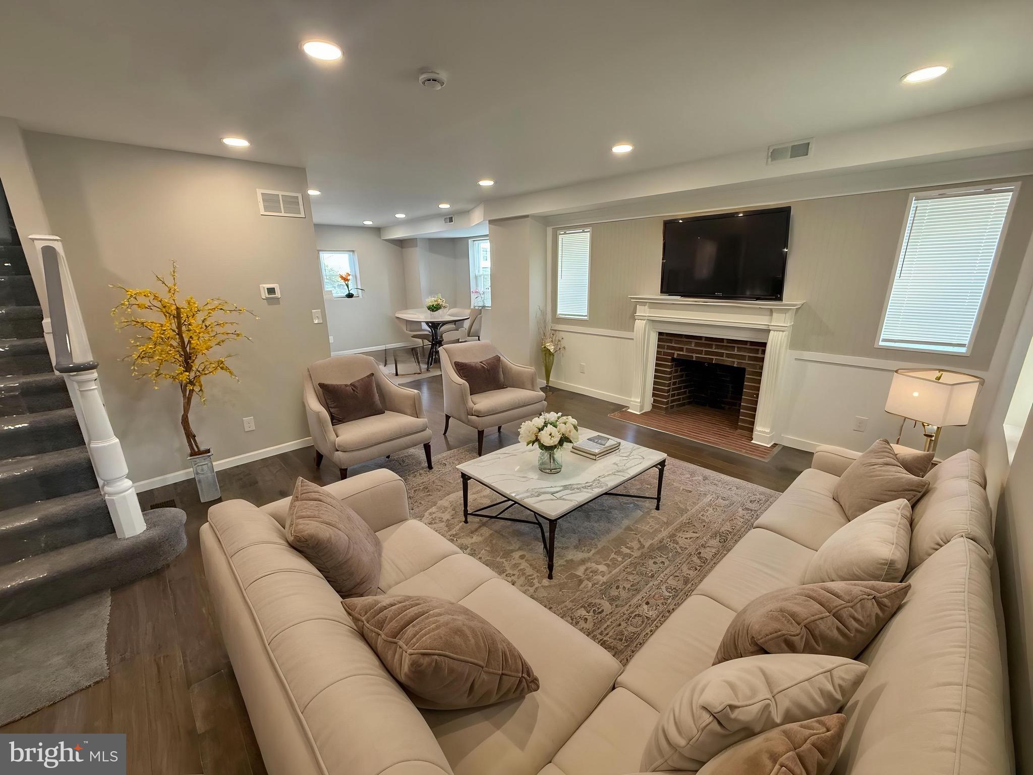 EAST FALLS - Residential