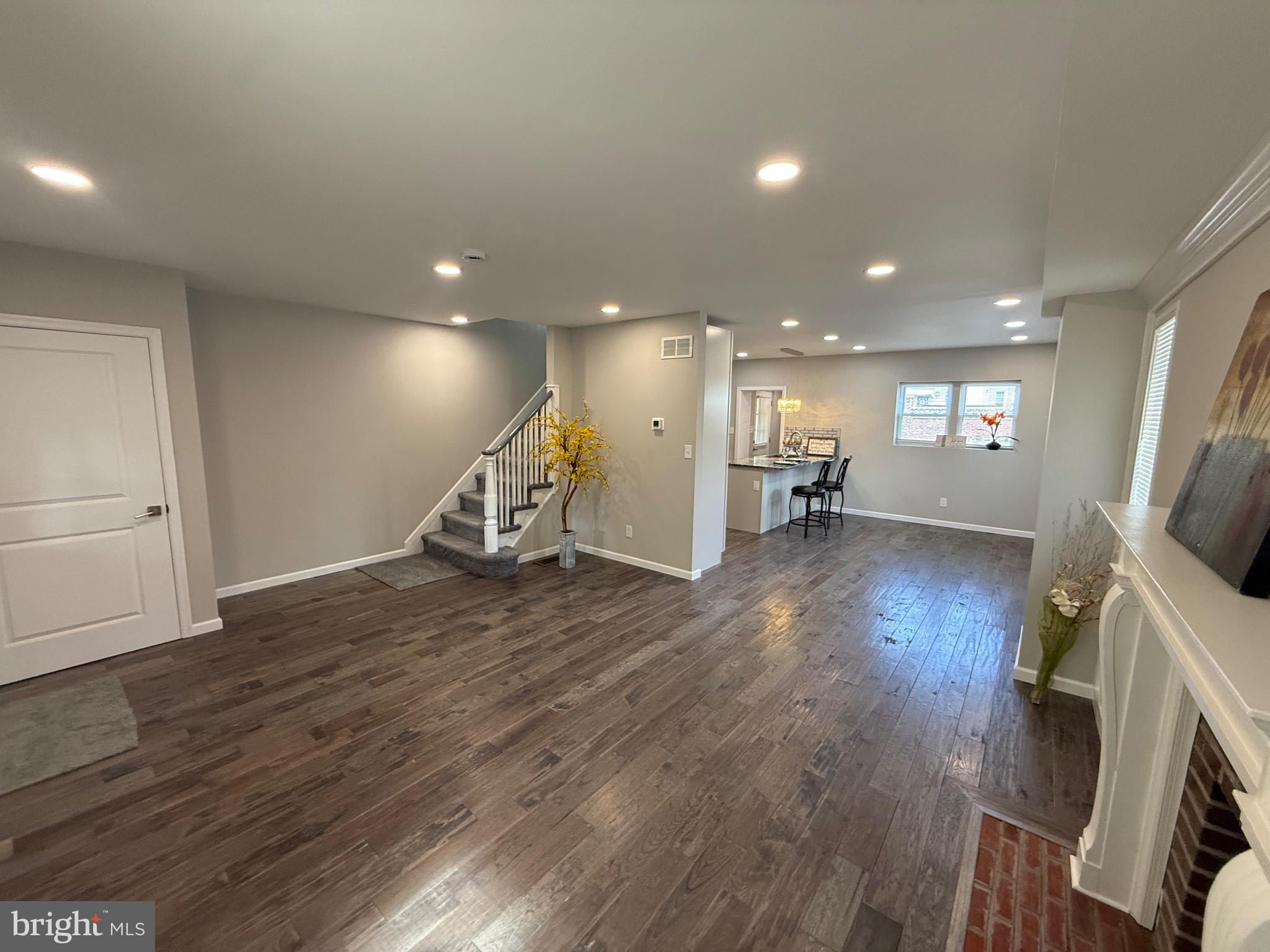 EAST FALLS - Residential