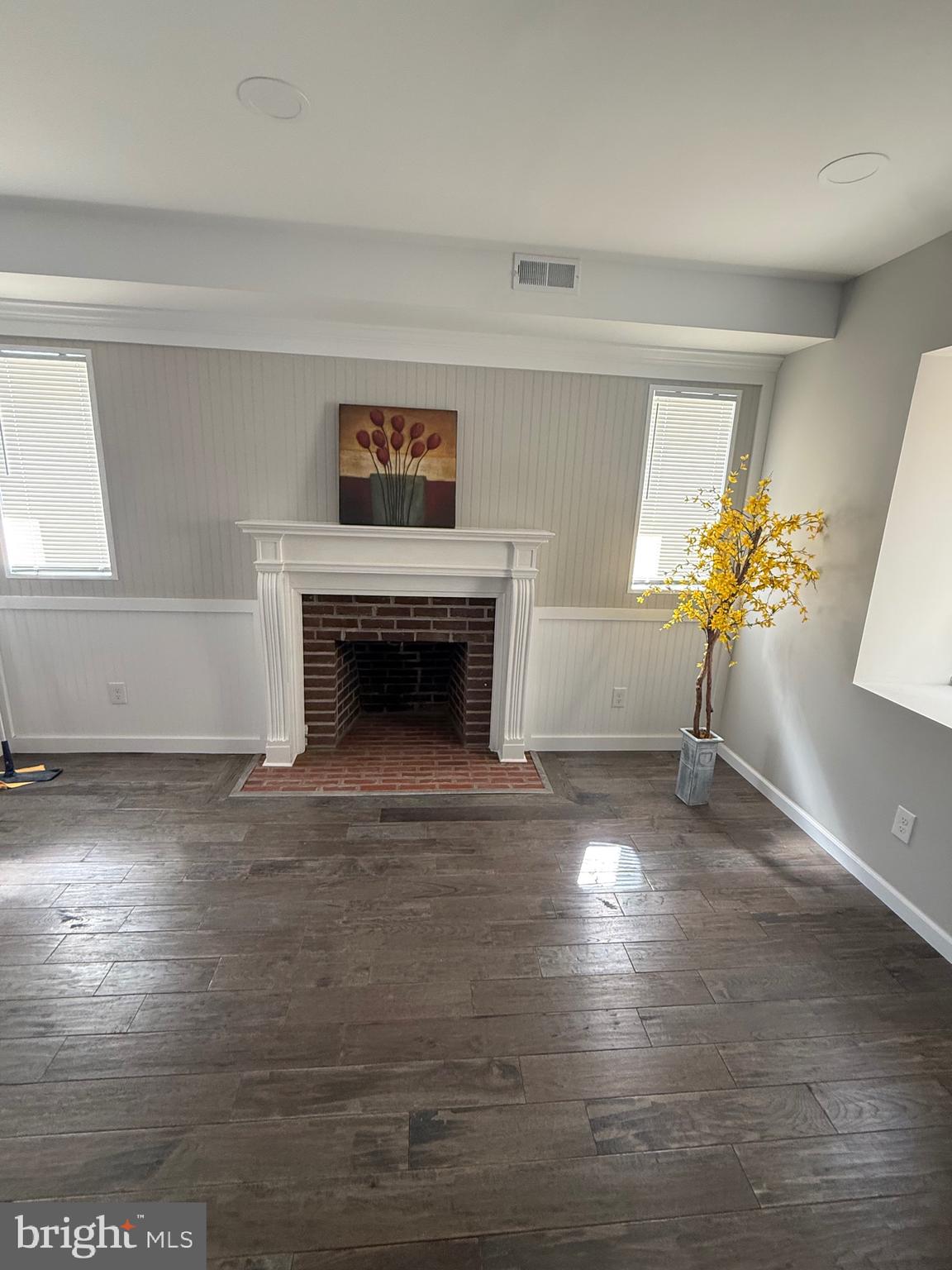 EAST FALLS - Residential