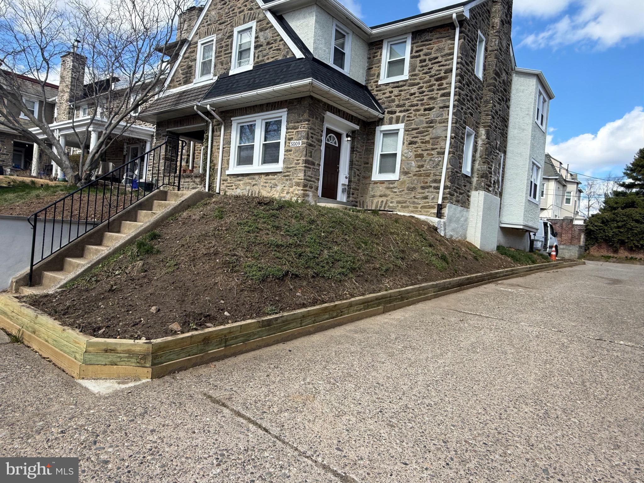 EAST FALLS - Residential