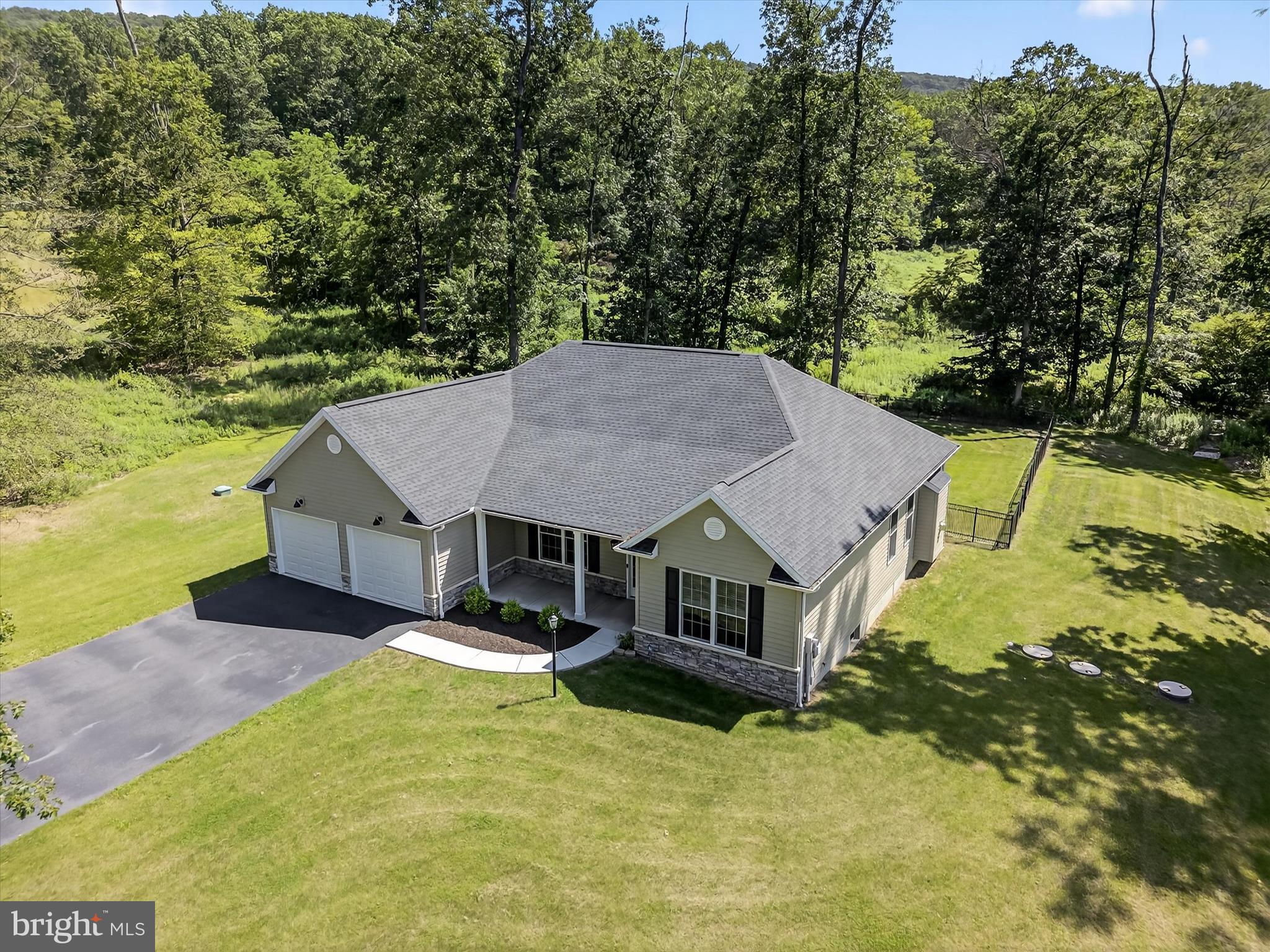 2400 MOCKINGBIRD DRIVE