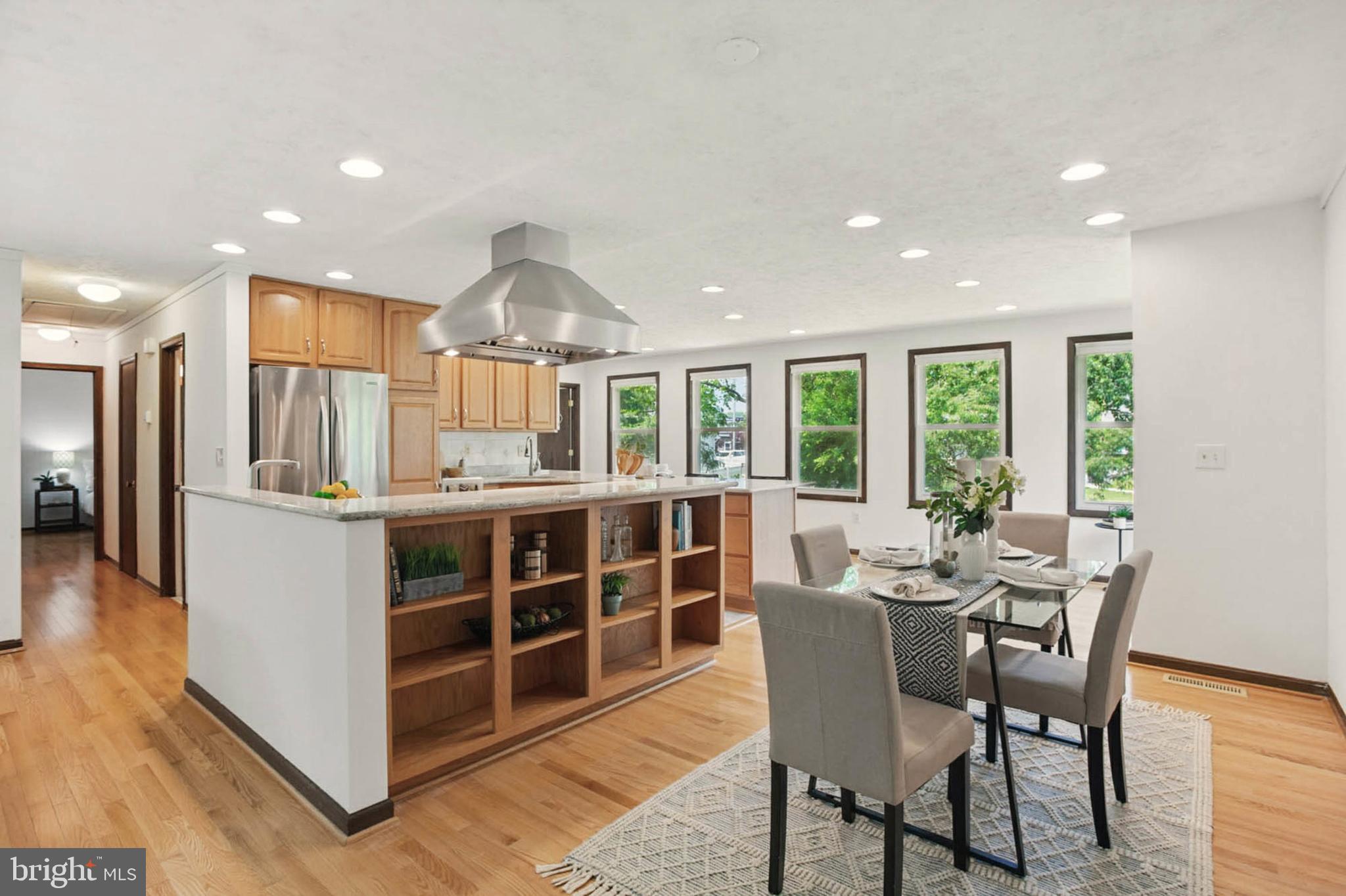 EDGEWATER BEACH - Residential