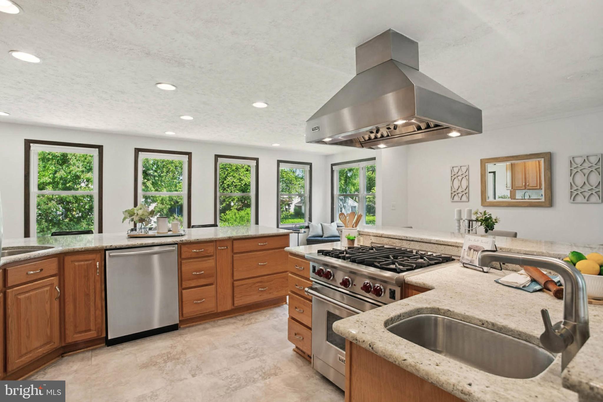 EDGEWATER BEACH - Residential