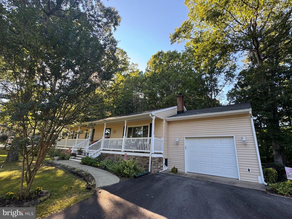Photo of 844 Stonewall Lane, FREDERICKSBURG, VA 22407 (MLS # VASP2036886)