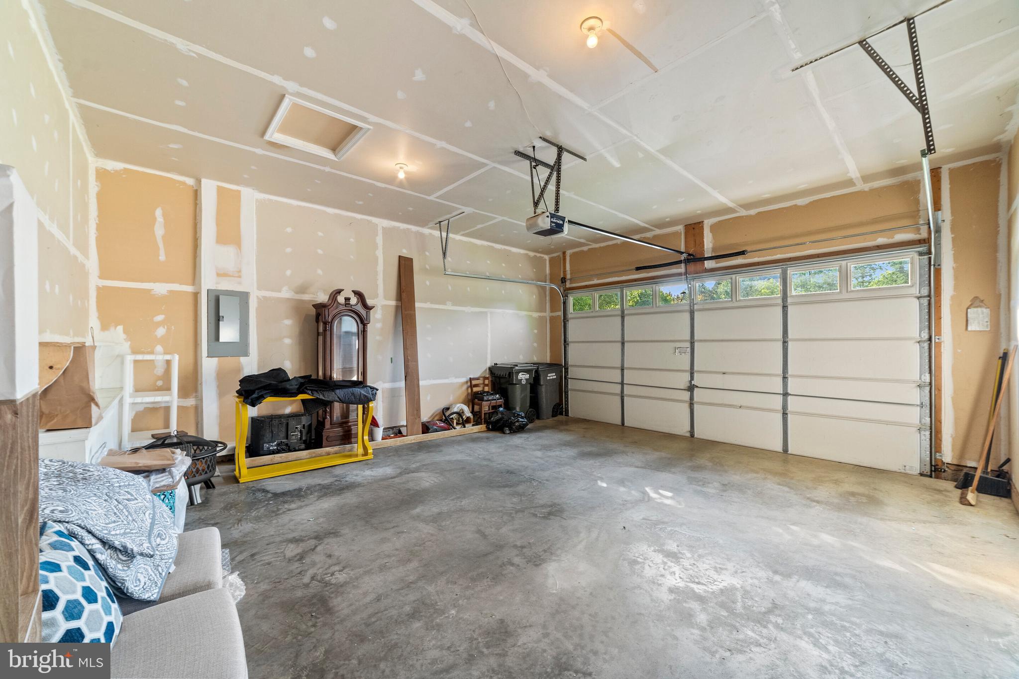 SUFFIELD MEADOWS - Residential
