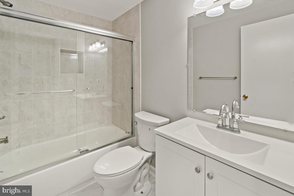 FARMINGDALE - Residential