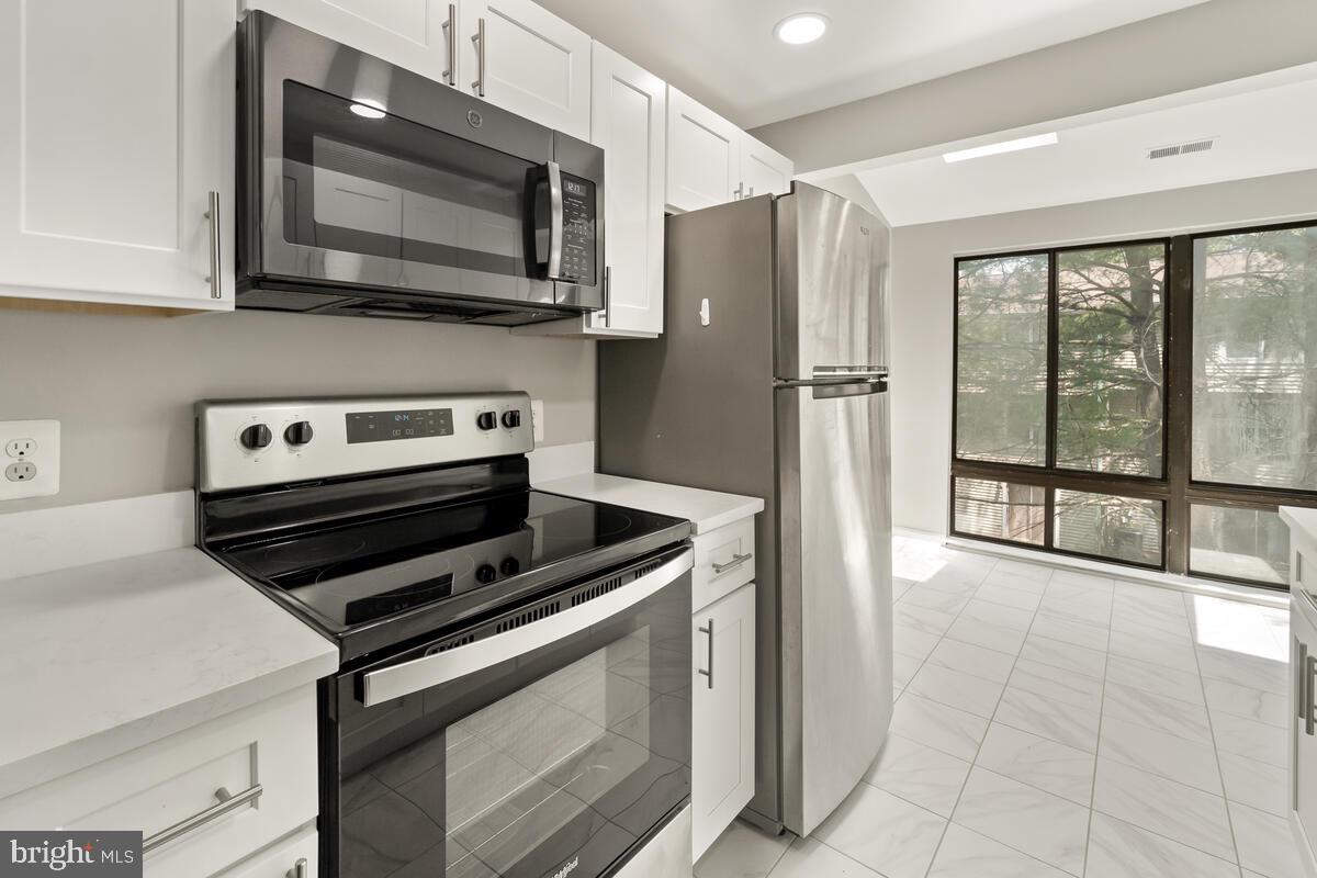 FARMINGDALE - Residential