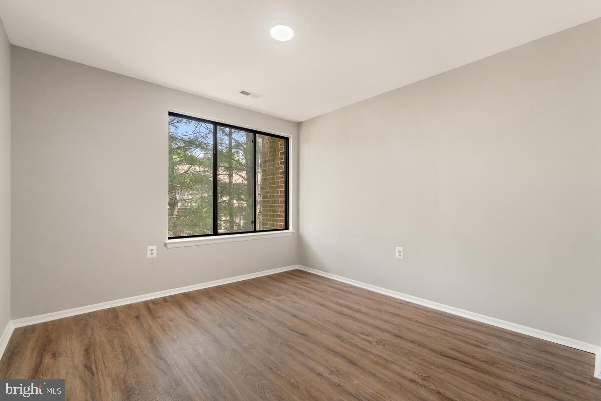 FARMINGDALE - Residential