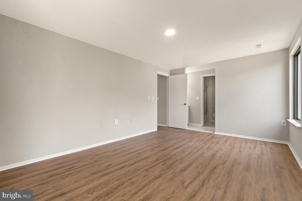 FARMINGDALE - Residential