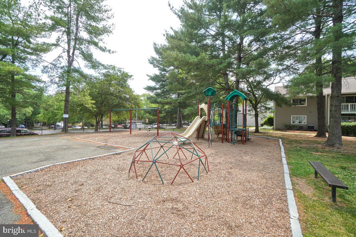 FARMINGDALE - Residential