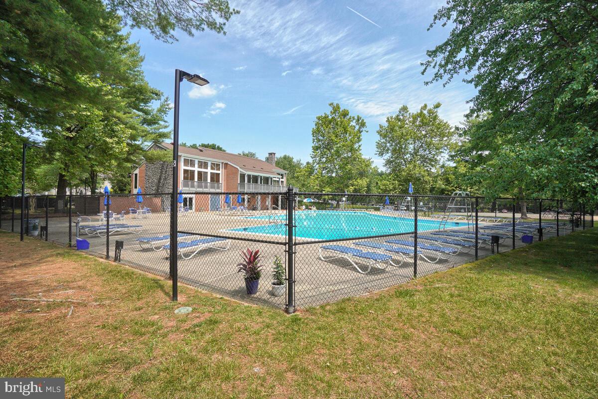 FARMINGDALE - Residential