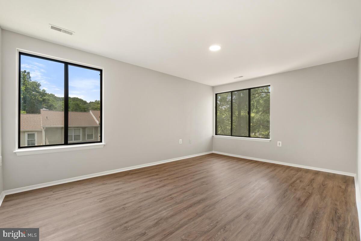 FARMINGDALE - Residential