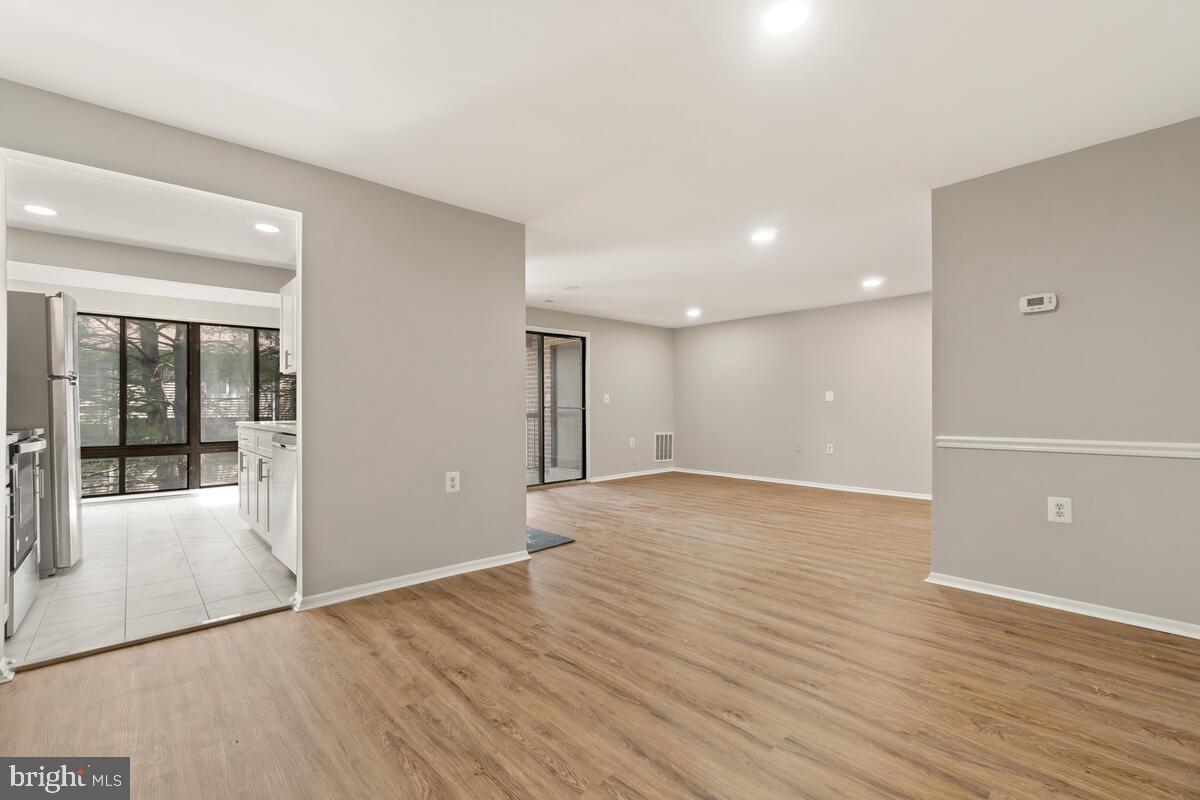 FARMINGDALE - Residential