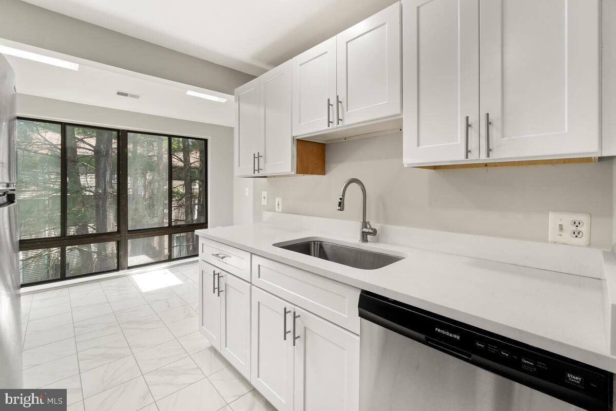 FARMINGDALE - Residential