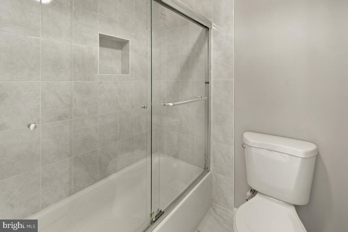 FARMINGDALE - Residential