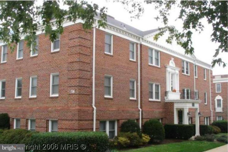 TERRIFIC LOCATION * MINUTES TO KING STREET METRO, DC & PENTAGON! * GLEAMING HARDWOODS * BEAUTIFULLY MAINTAINED GROUNDS * PICNIC AREA * PLENTY OF PARKING! ******MOVE IN FEE NEEDS TO BE VERIFIED***** GO TO GATE OFF COURTYARD & SIDE PARKING AREA FOR ACCESS****ALTOMARE BOX*****CALL SHOW CONTACT OFFICE # FIRST. IF NO ANSWER CALL HOME # ***PLEASE BE CONSIDERATE OF WONDERFUL TENANTS!