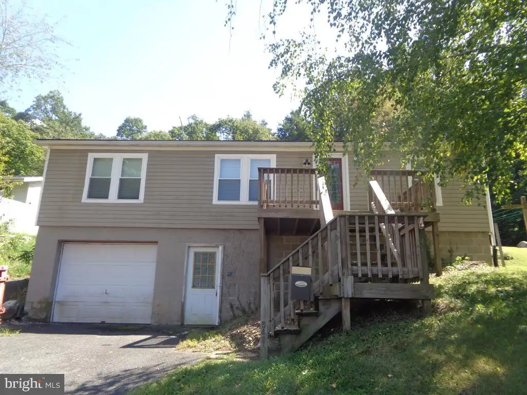 570 Highland Avenue, Burnham, PA 17009